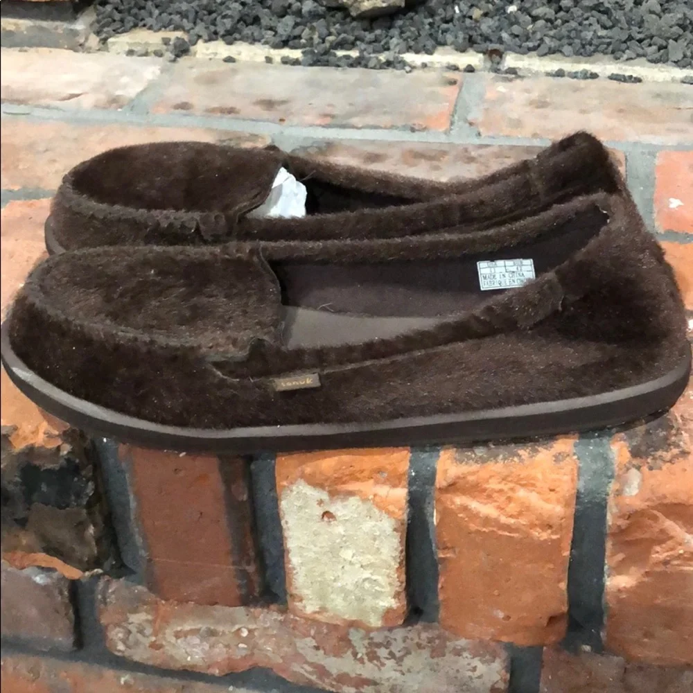 Sanuk Fuzzy Brown loafers size 11 GUC - Picture 3 of 6